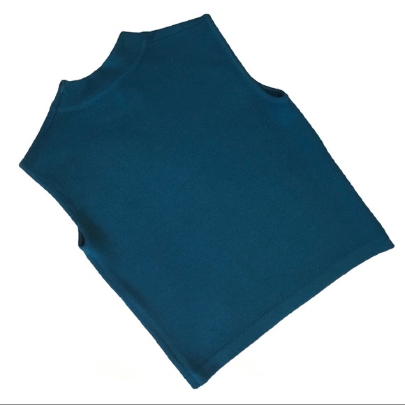 St. John Knit Sleeveless Cropped Mock T-neck. Sz P - Picture 2 of 5